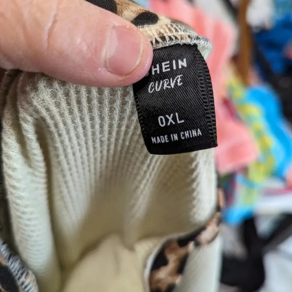 Shein Henley - XL - Picture 4 of 4